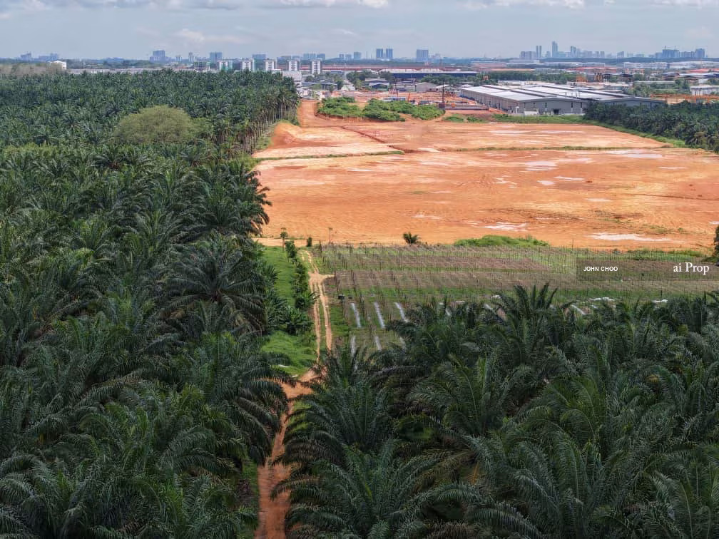 Desa Idaman Industrial Land For Sale In Senai - 40 Acres #428 - Slide Photo 1